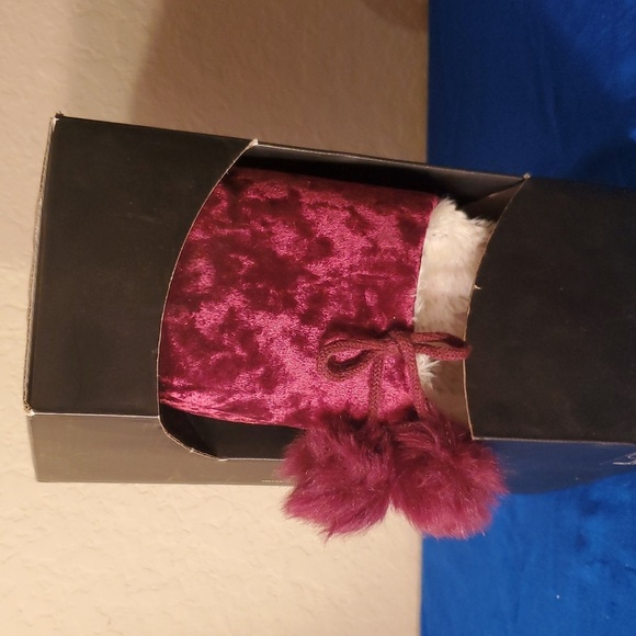 Inc International Concepts women's Faux-Fur Slippers Burgundy sz M 7/8 - Picture 4 of 5